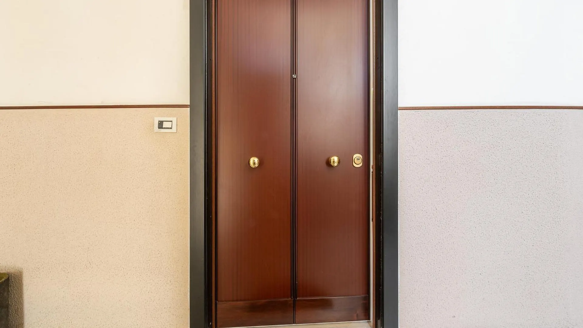 Apartment Sleek City Oasis Cagliari